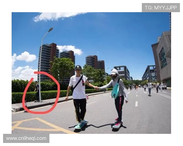 深圳滑板队在极限运动会中以54分高居积分榜首位